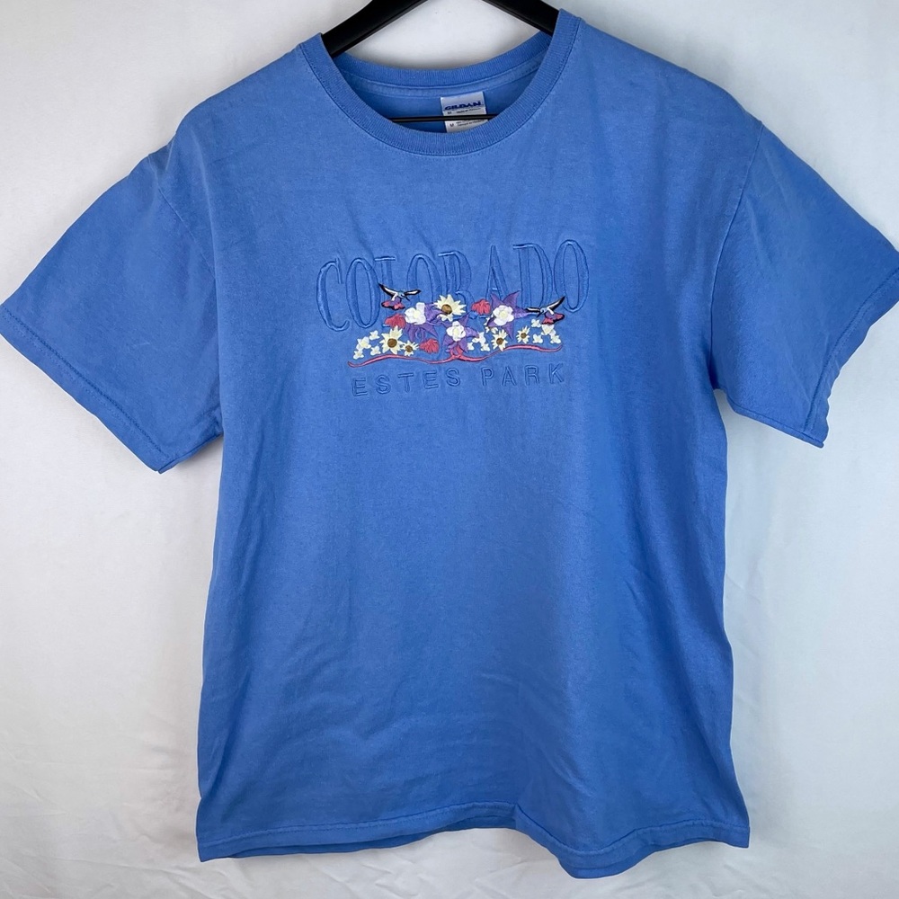 Gildan t-shirt with Colorado Estes Park graphic
